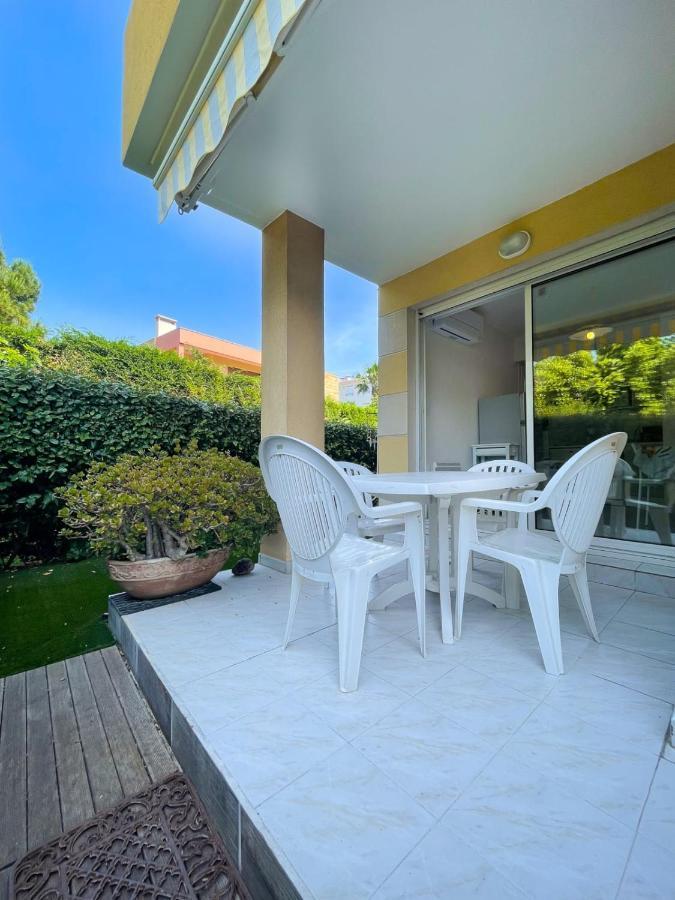Superb Apartment With Garden Near The Sea Фрежюс Экстерьер фото